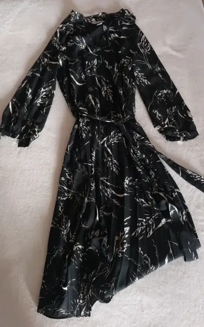 Vestido negro estampado H&M talla 34 - miniatura 1