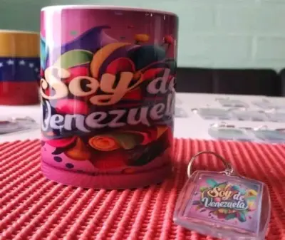 Taza con diseño de Venezuela y llavero - miniatura 4