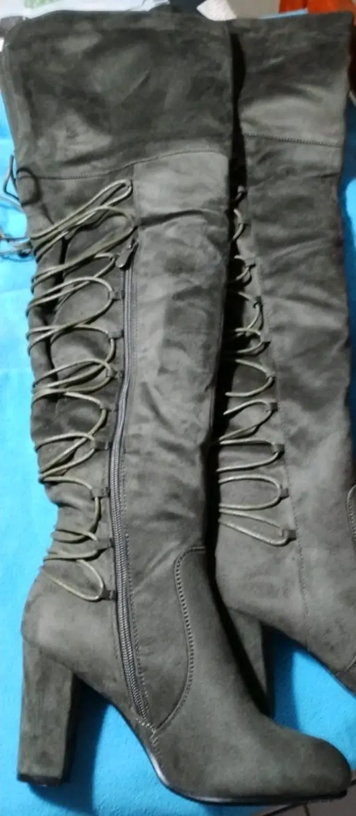 Botas altas de tacón gris con cordones - 2