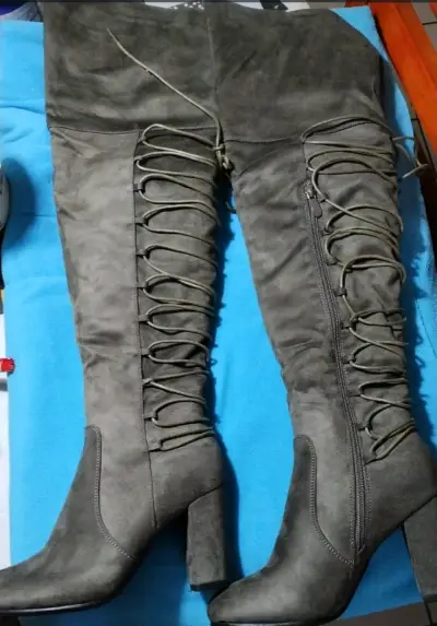 Botas altas de tacón gris con cordones - miniatura 3