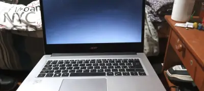 Laptop Acer en buen estado ( de segunda mano ) - miniatura 2