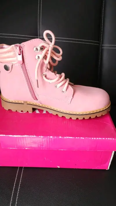 Botas de niñas rosadas con cordones - miniatura 2