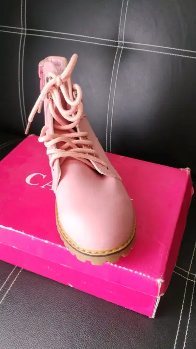 Botas de niñas rosadas con cordones - miniatura 3