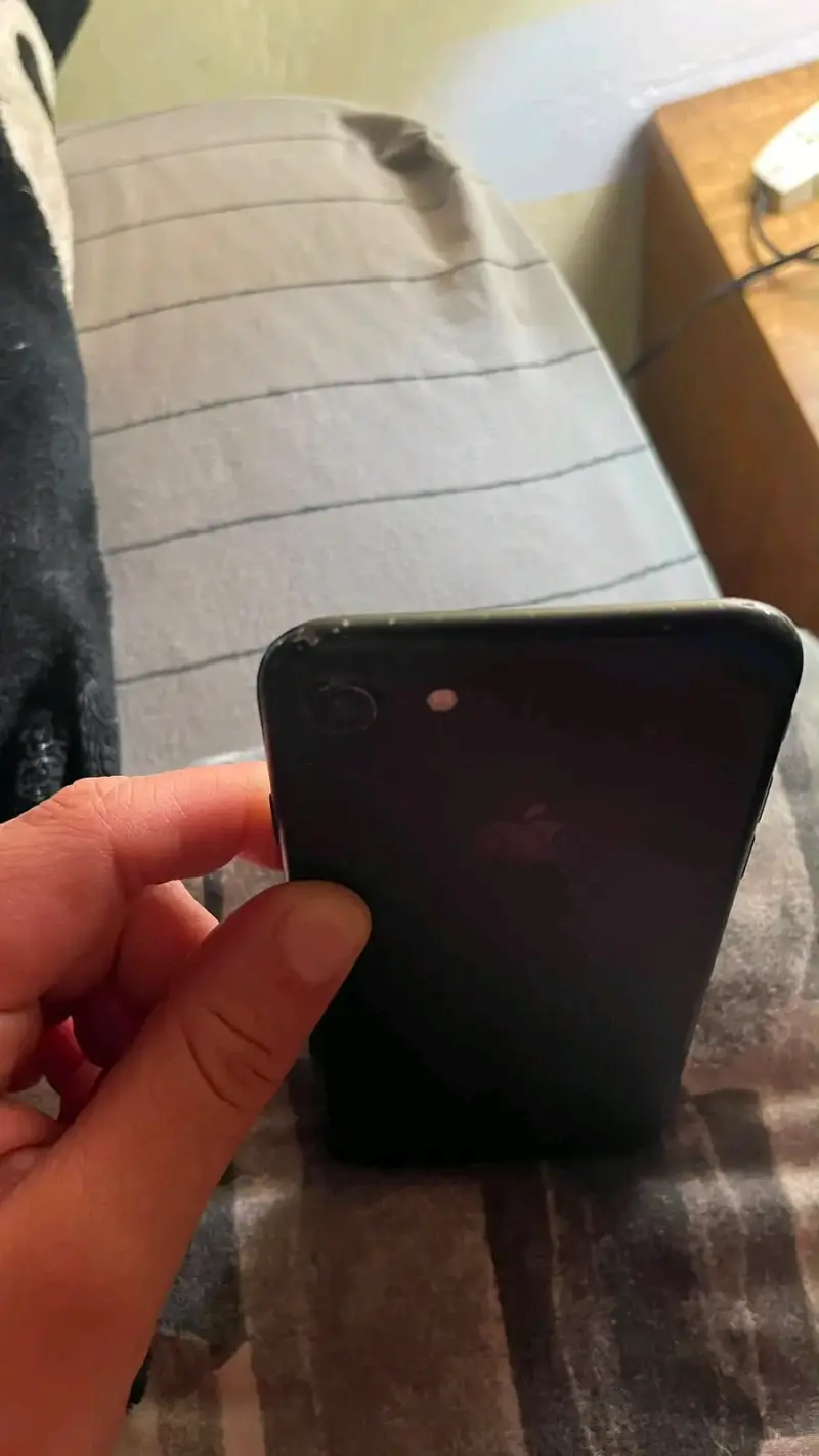 iPhone 7 negro con funda personalizada - 5