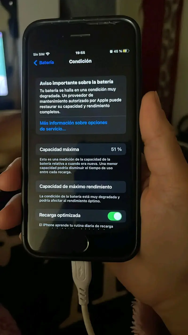 iPhone 7 negro con funda personalizada - 6