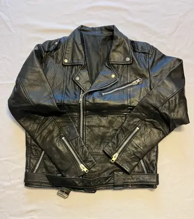 Chaqueta de cuero negra estilo motociclista - miniatura 1