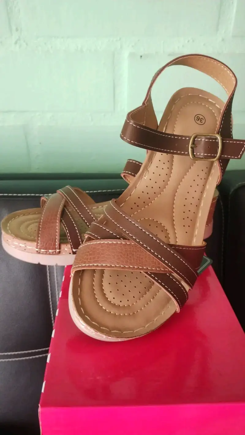 Sandalias de mujer con plataforma en negro y marrón - 2