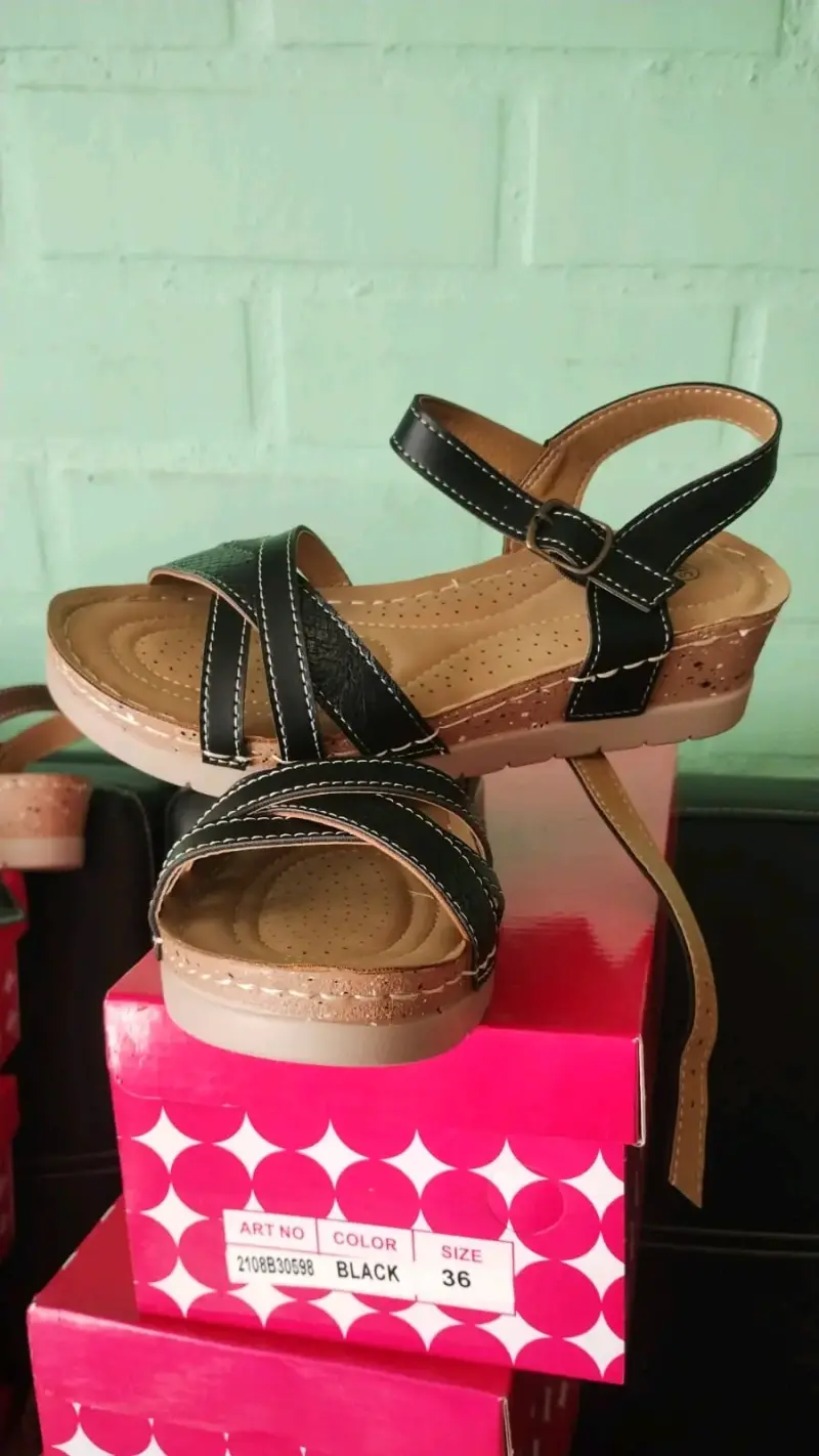 Sandalias de mujer con plataforma en negro y marrón - 3