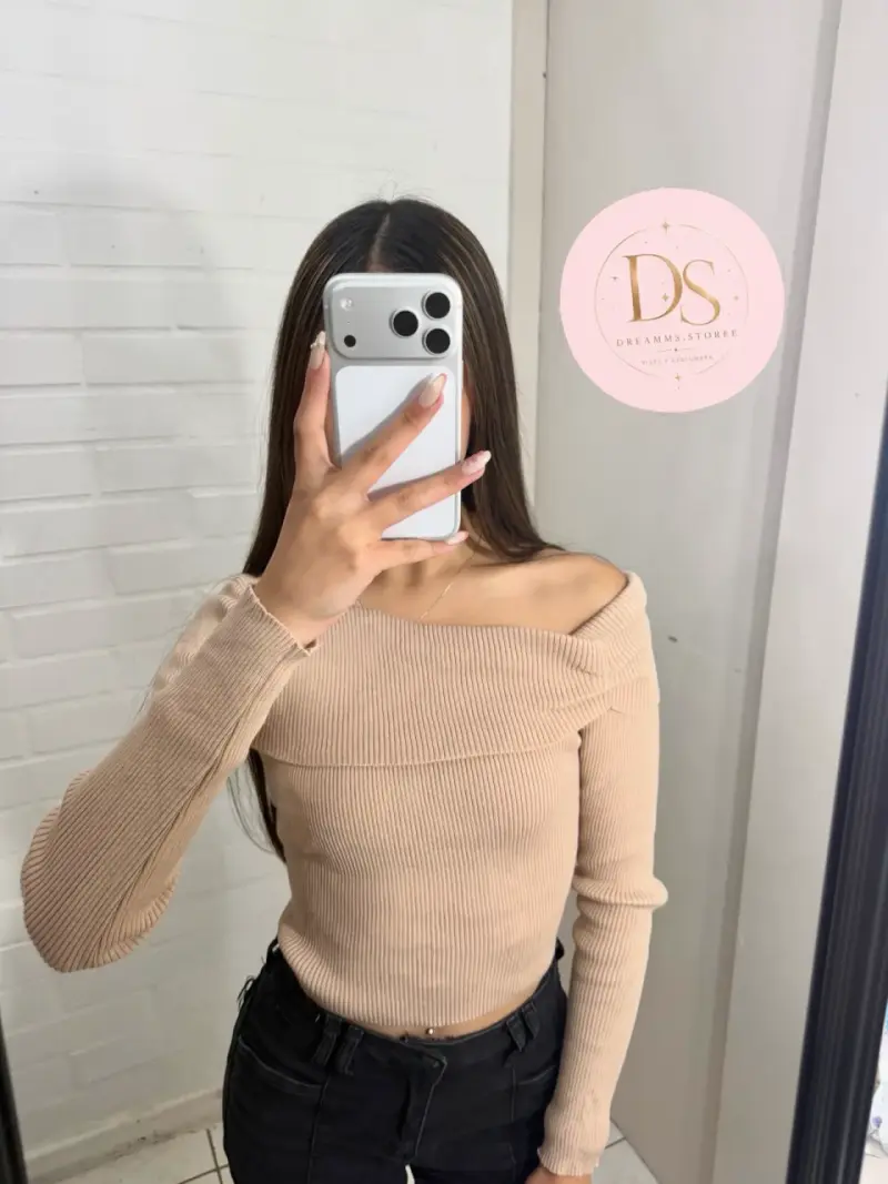 Chaleco polera de punto beige hombros descubiertos