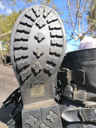 Botines negros con flecos y tachas - miniatura 2