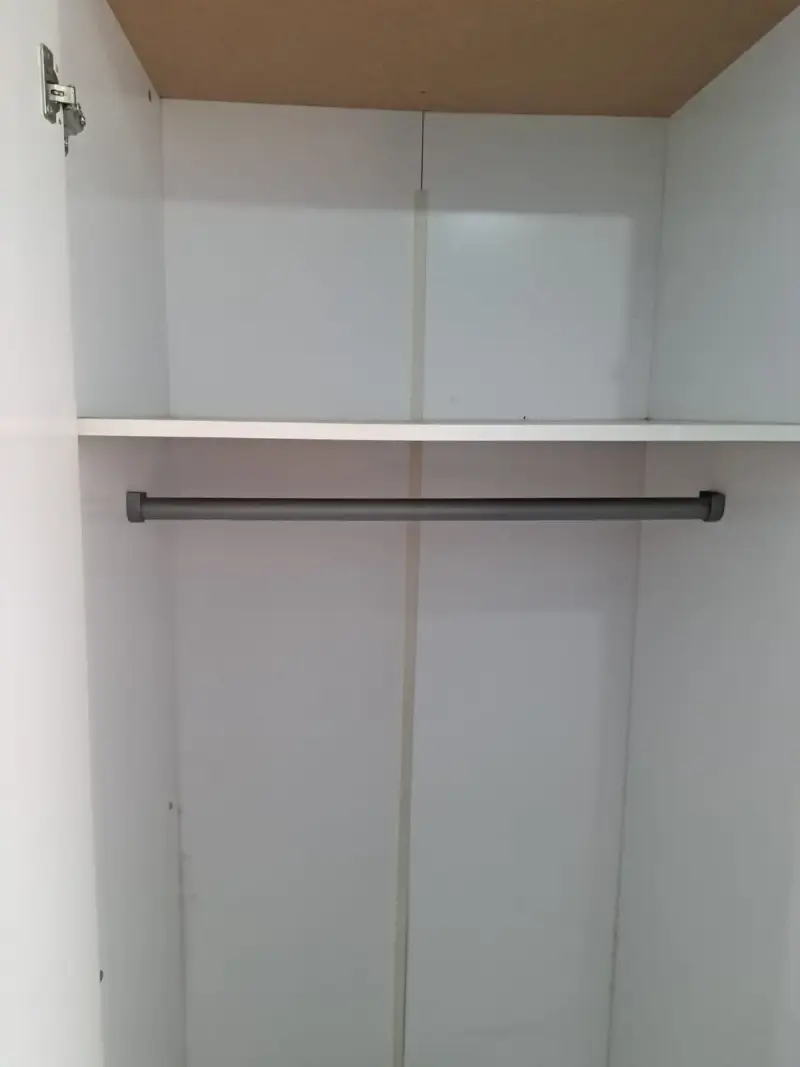 Ropero blanco con estantes y cajones para dormitorio - 4