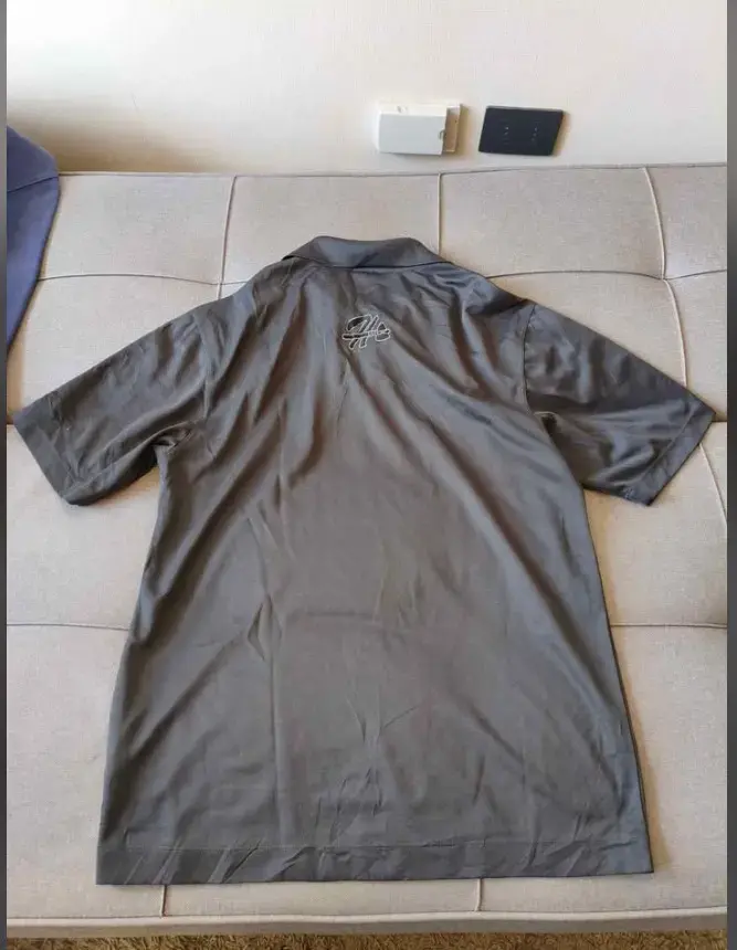 Polera gris con logo bordado nike - 2