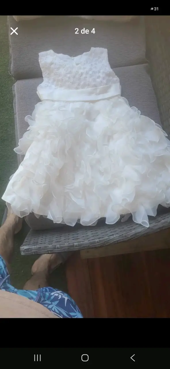 Vestido de niña blanco con encaje y volantes - 1
