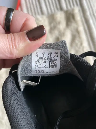 Zapatillas de fútbol Puma negras con detalles azules - miniatura 2