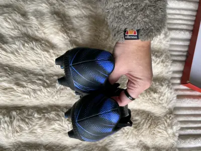 Zapatillas de fútbol Puma negras con detalles azules - miniatura 5