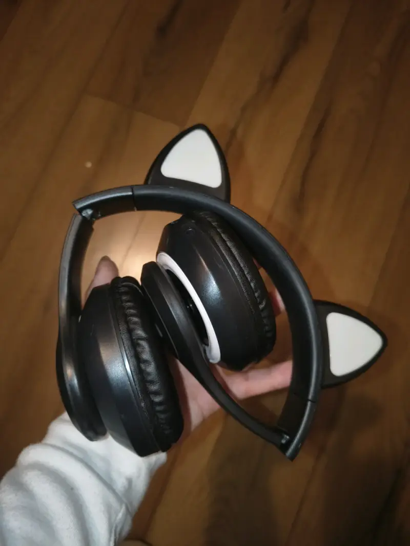 Auriculares inalámbricos con orejas de gato y luces LED - 4