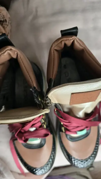 Botas Rocas de cuero con cordones rojos - miniatura 3