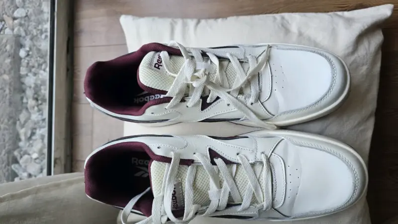 Zapatillas deportivas Reebok blancas y burdeos - 5