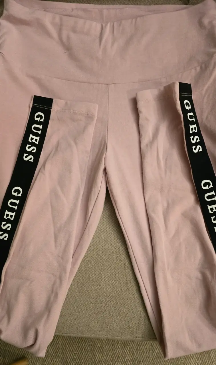 Calzas deportivos rosados Guess con franjas - 2