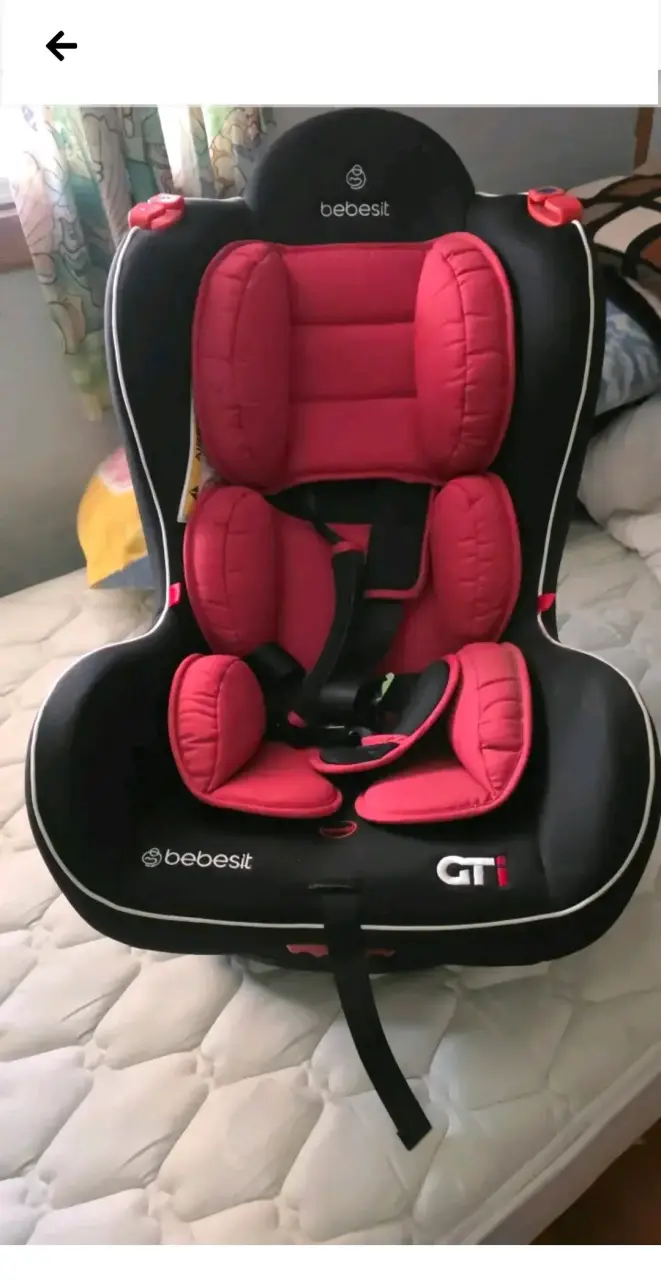 Silla de Auto Bebesit GTI Negra y Roja - 1
