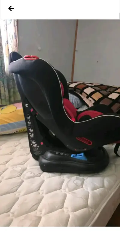 Silla de Auto Bebesit GTI Negra y Roja - miniatura 3