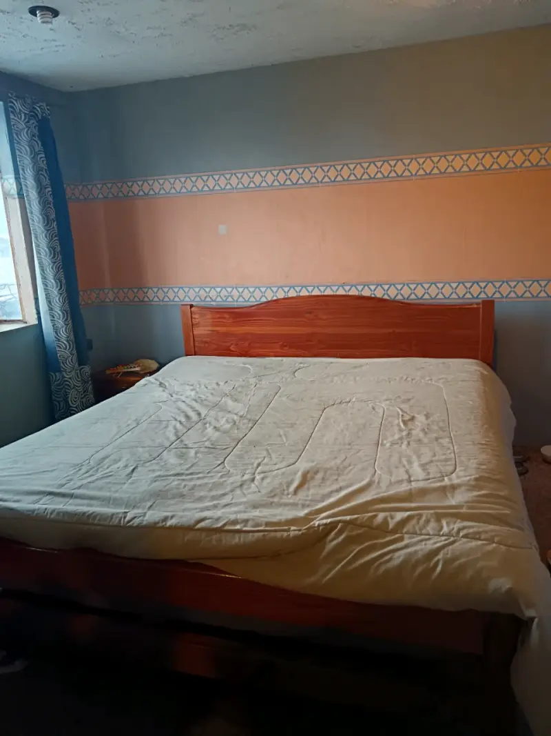 Cama King de Madera con Colchón Incluido - 4