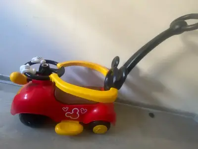 Zapatillas y carrito bebé - miniatura 2