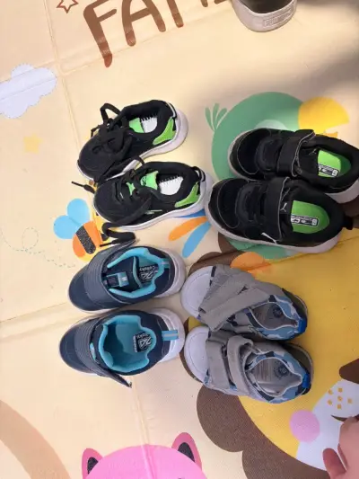 Zapatillas y carrito bebé - miniatura 3