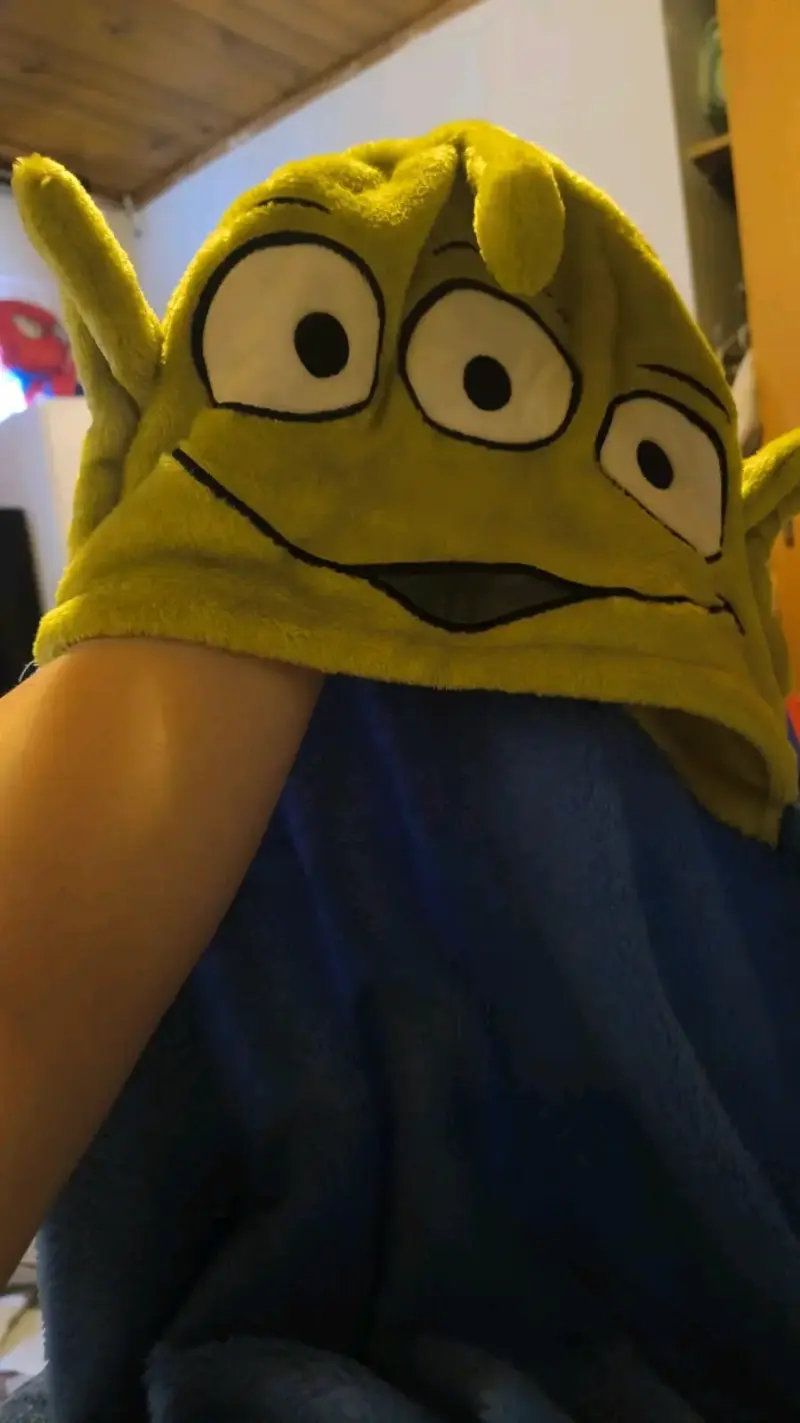 Manta con capucha de personaje verde para niños