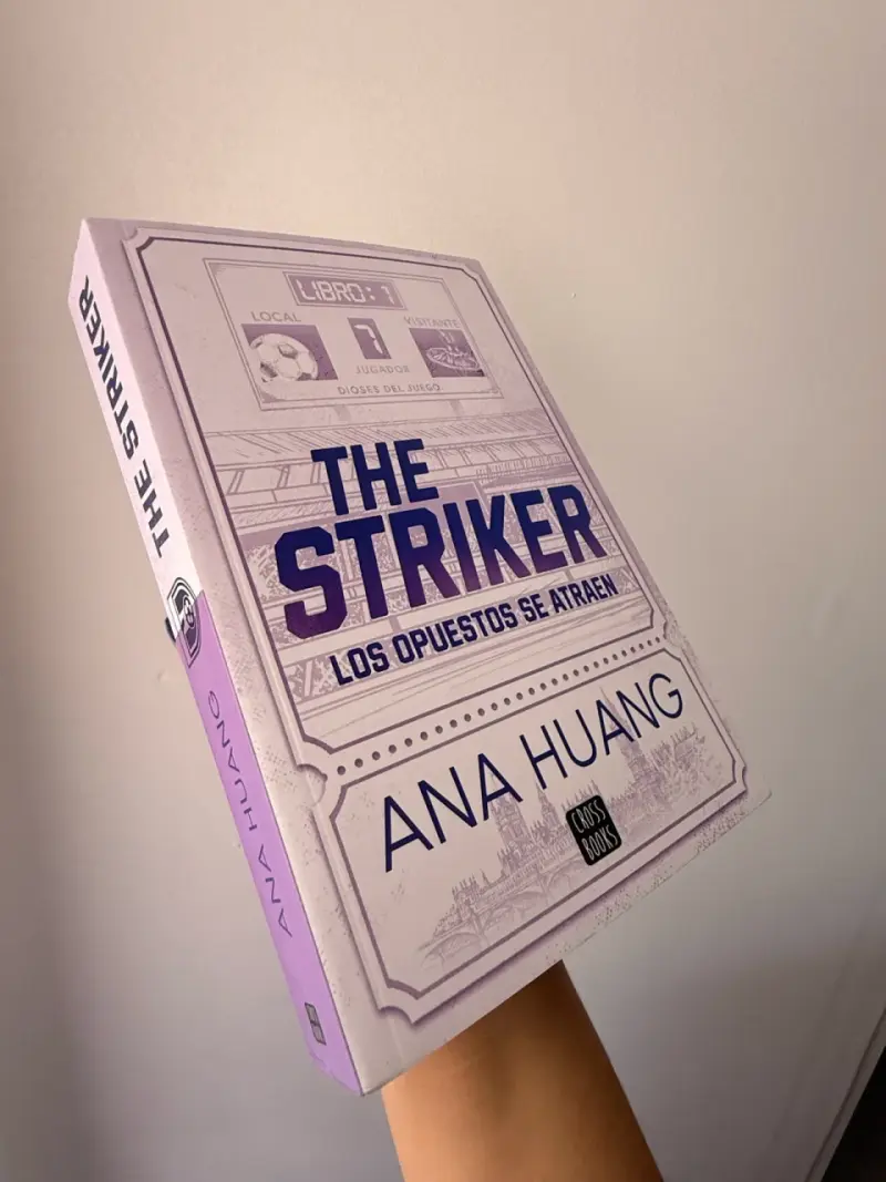 Libro 'The Striker' de Ana Huang - 1