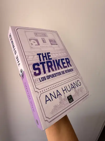 Libro 'The Striker' de Ana Huang - miniatura 1