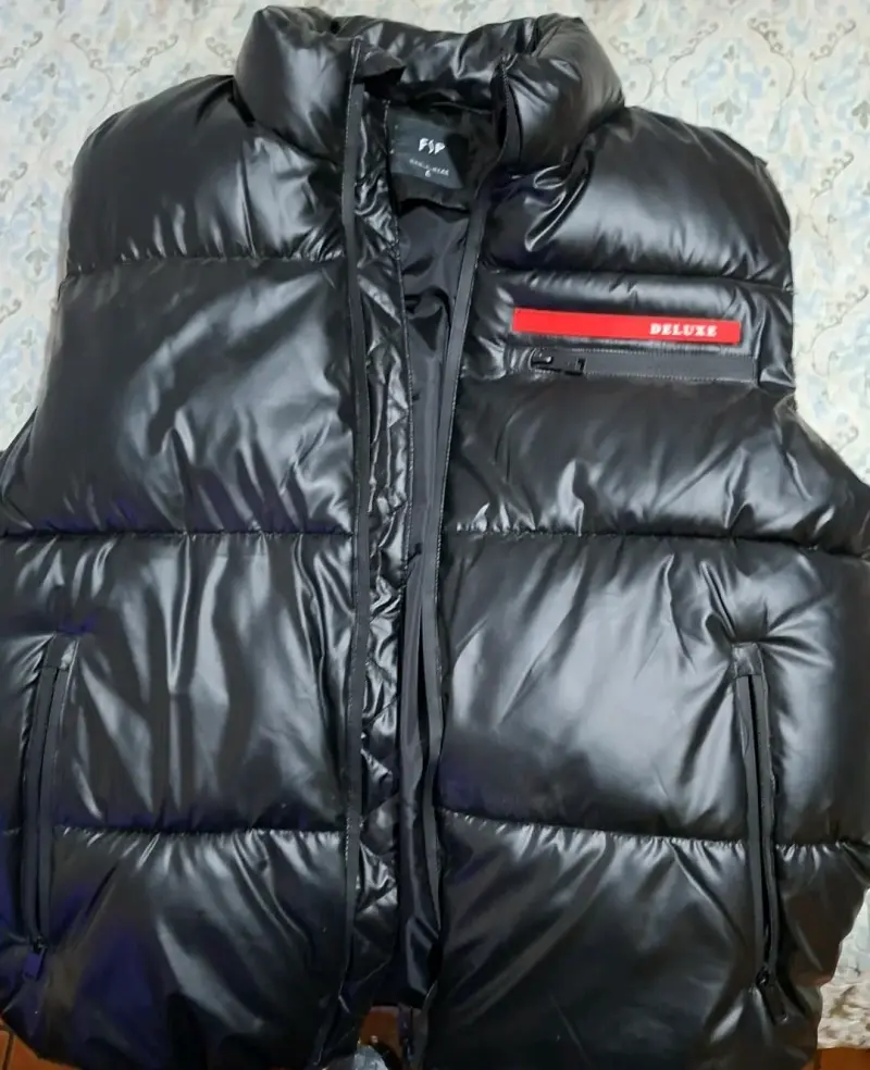 Chaleco acolchado negro con cierre Deluxe