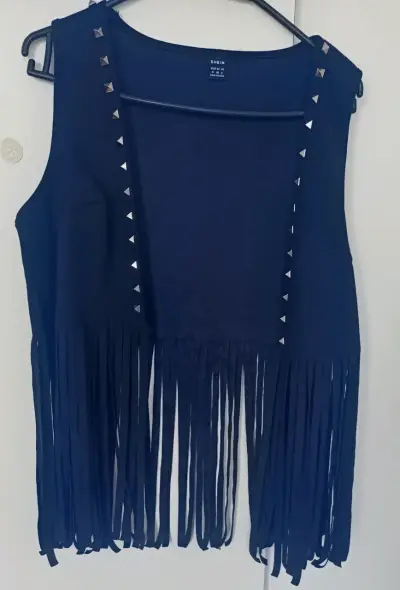 Chaleco negro con flecos y tachas Shein - miniatura 1