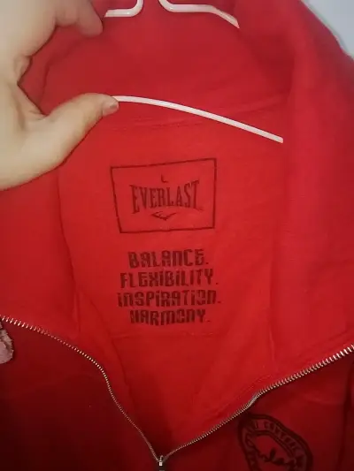 Chaqueta Roja Everlast con Cierre y Detalles en Mangas - miniatura 2