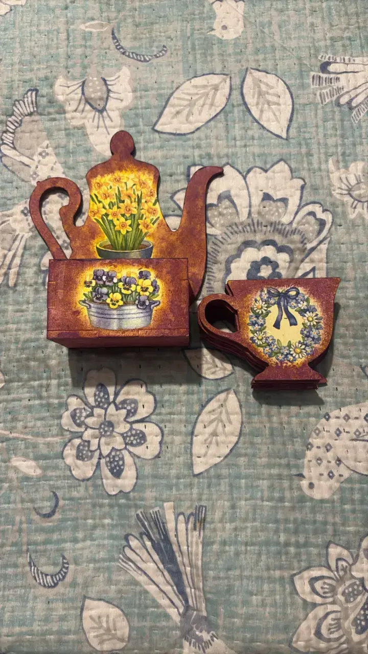 Set decorativo de madera con diseño floral - 1