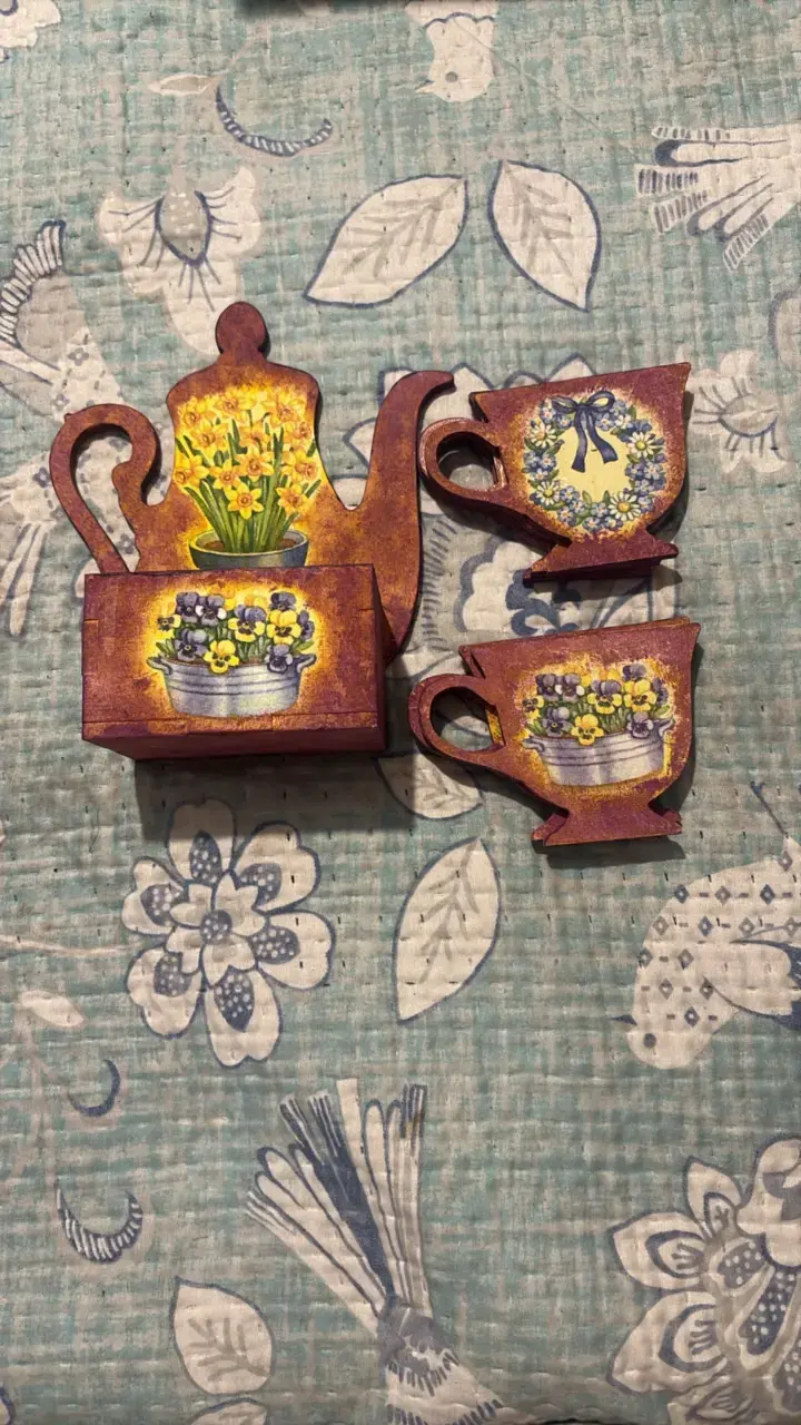 Set decorativo de madera con diseño floral - 2