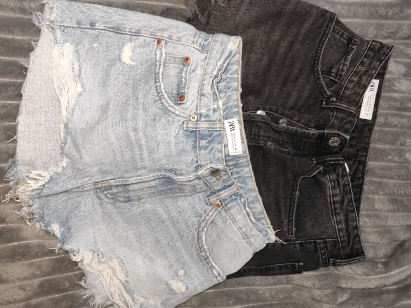 Shorts de mezclilla desgastados Zara para mujer - 1