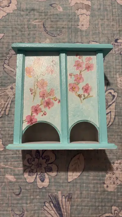Caja decorativa de madera con diseño floral - miniatura 1