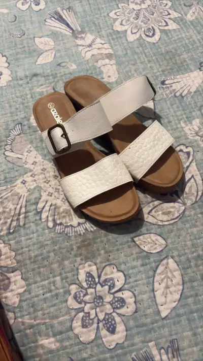 Sandalias blancas de cuero Azaleia con hebilla - miniatura 3