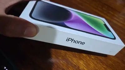 iPhone con caja y buena capacidad de batería - miniatura 1
