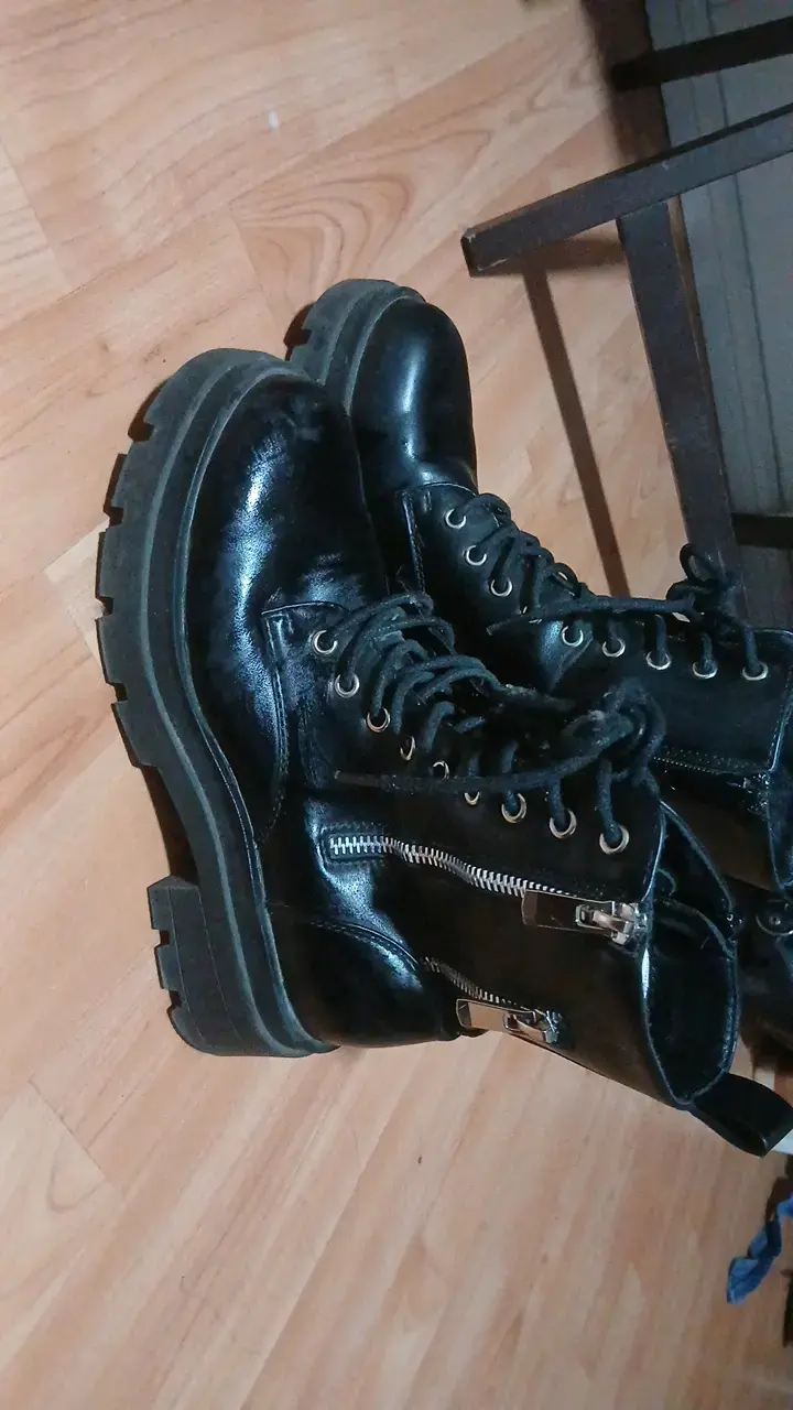 Botas negras de cuero con cierre lateral - 2