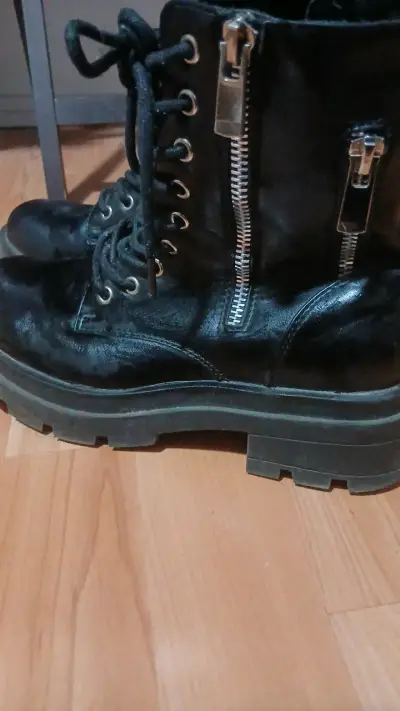 Botas negras de cuero con cierre lateral - miniatura 3