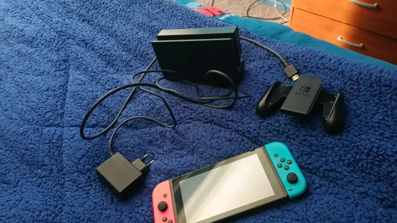 Consola Nintendo Switch con Joy-Con Azul y Rojo - 2