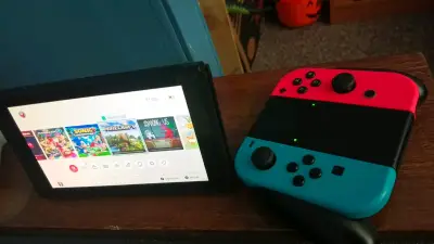 Consola Nintendo Switch con Joy-Con Azul y Rojo - miniatura 3