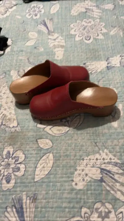 Zuecos de cuero rojo para mujer - miniatura 4