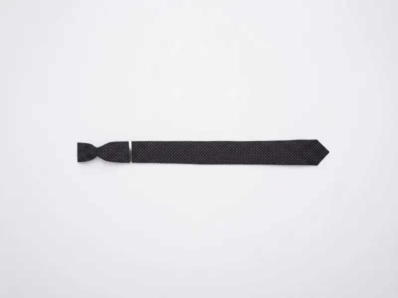 Corbata de Seda Negra con Lunares
