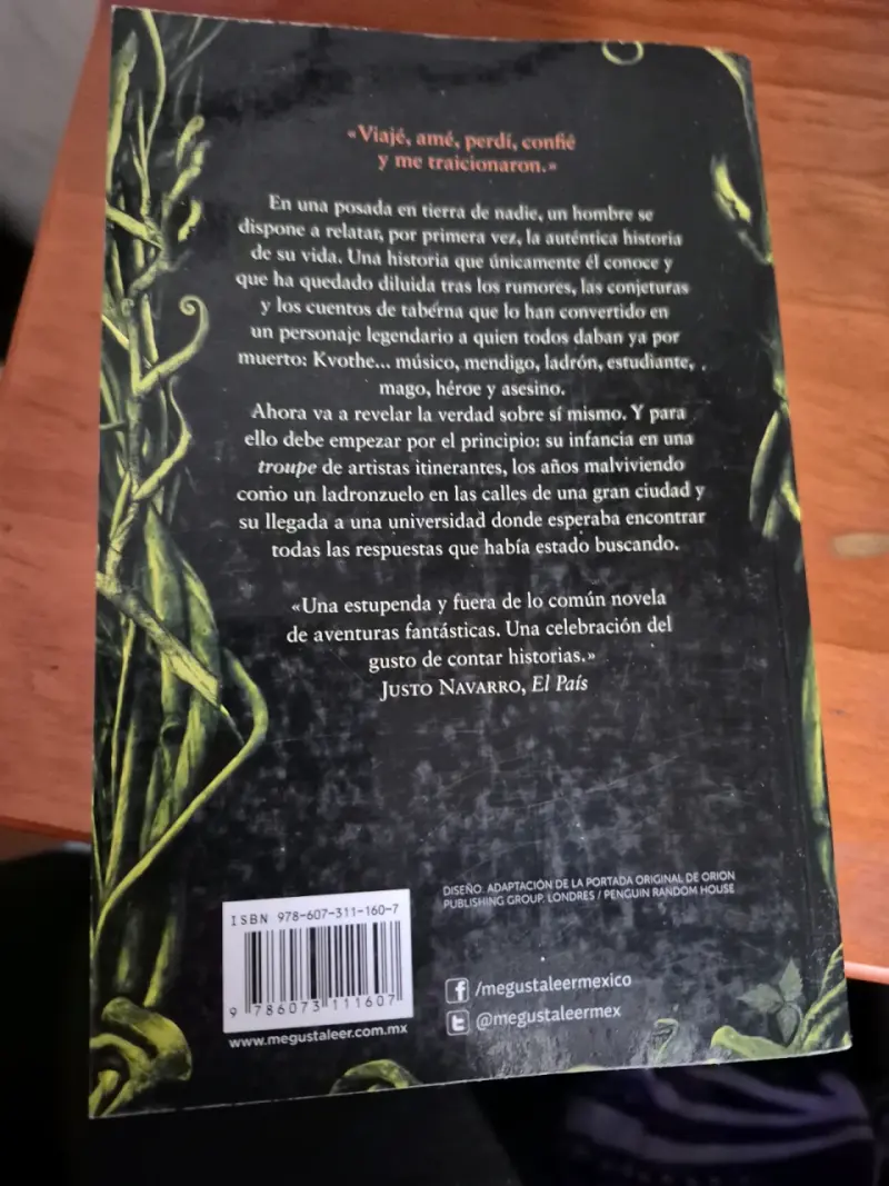 Libro El Nombre del Viento de Patrick Rothfuss - 2