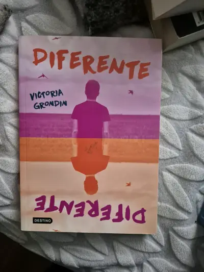 Libro 'Diferente' de Victoria Grondin - miniatura 1