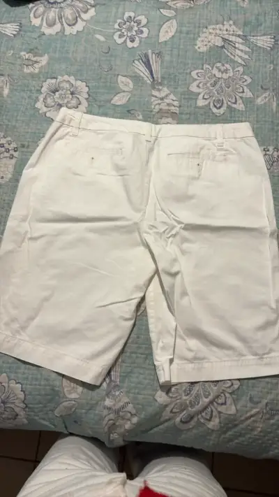 Bermudas blancas de algodón para mujer - miniatura 3