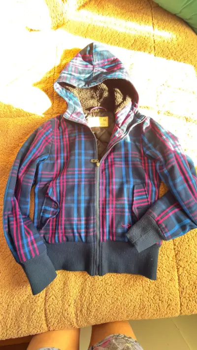 Chaqueta con capucha a cuadros para mujer - miniatura 2